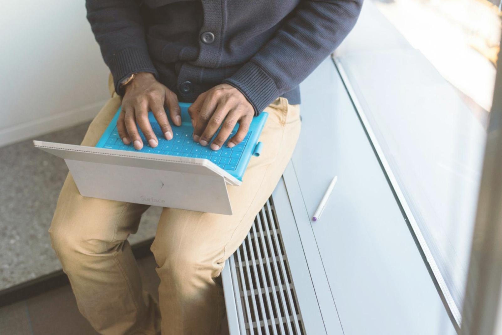 Équipe collaborant sur des projets financiers innovants